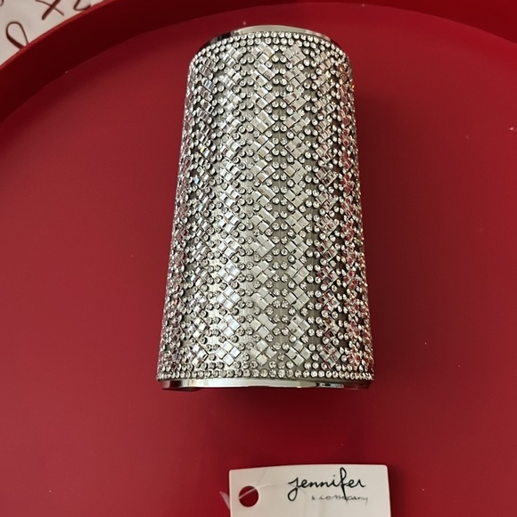 Beautiful Silvertone cuff bracelet - Picture 2 of 3